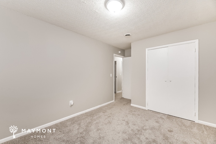 Building Photo - 833 Hoss Rd