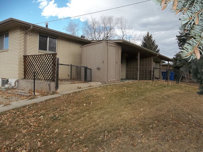 Building Photo - Lovely Duplex in Loveland: Your New Home A...