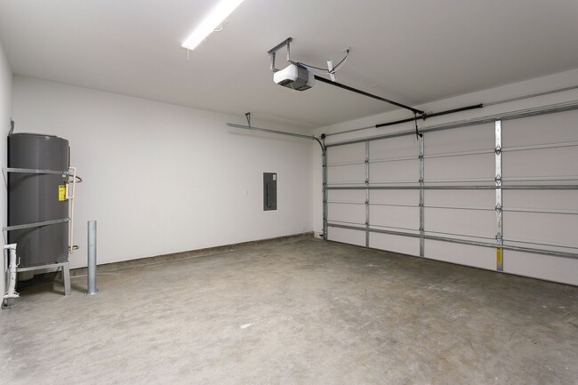 Building Photo - 3 Bed, 2 Bath Home in Maple Falls with 2 Car garage
