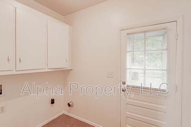 Building Photo - 134 Saturn Ln