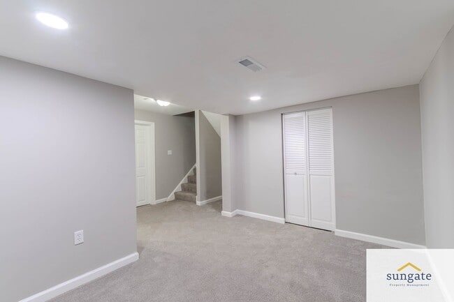 Building Photo - 4254 Cayuga Rd