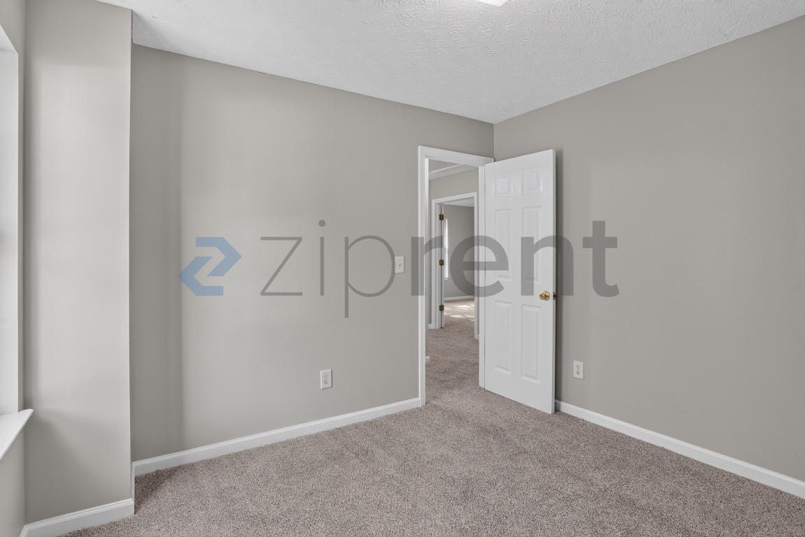 Building Photo - Unit