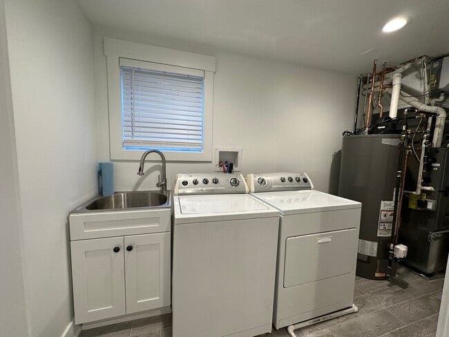 Building Photo - 3830 W Touhy Ave