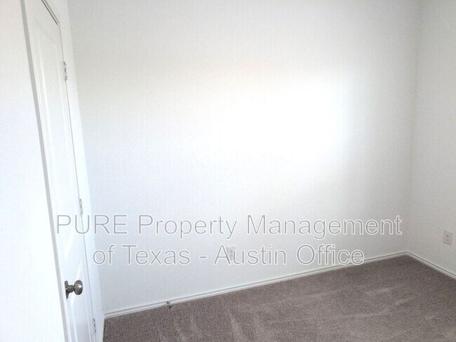 Building Photo - 12925 Michigan Shrs Trce