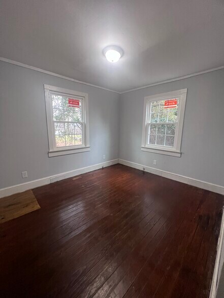 Building Photo - 502 Harding Ave