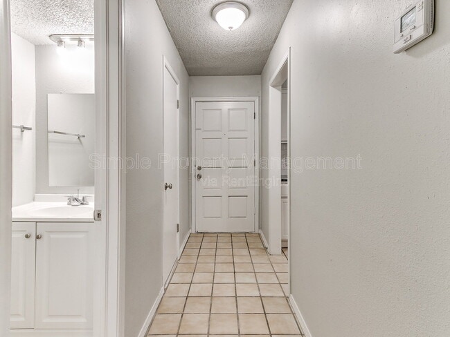 Building Photo - 8510 Candlewood Dr