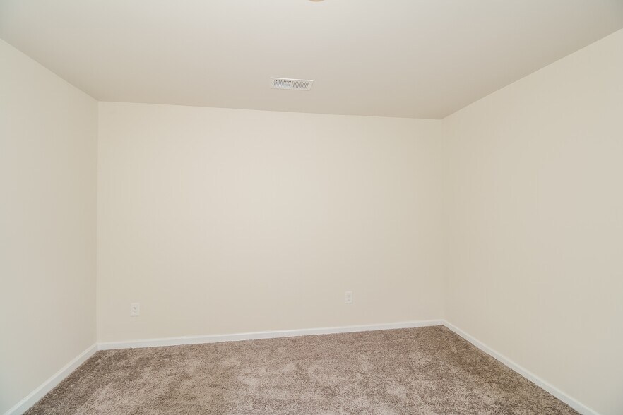 Building Photo - 1907 Bay St