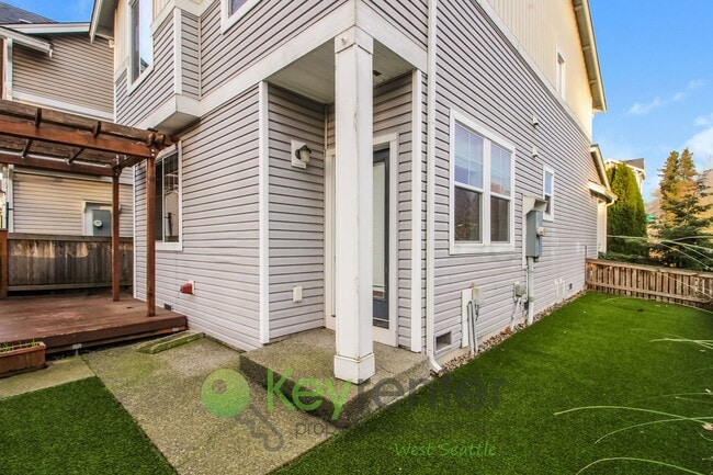Building Photo - **Rent Incentive** Premier 3-Bed Home in a Coveted Seattle Community