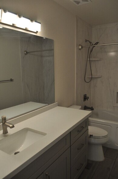 Building Photo - 10795 N 109th St