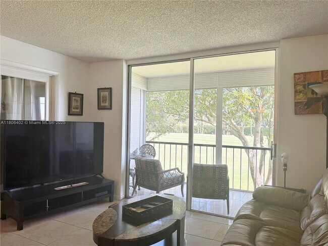 Building Photo - 9820 S Hollybrook Lake Dr