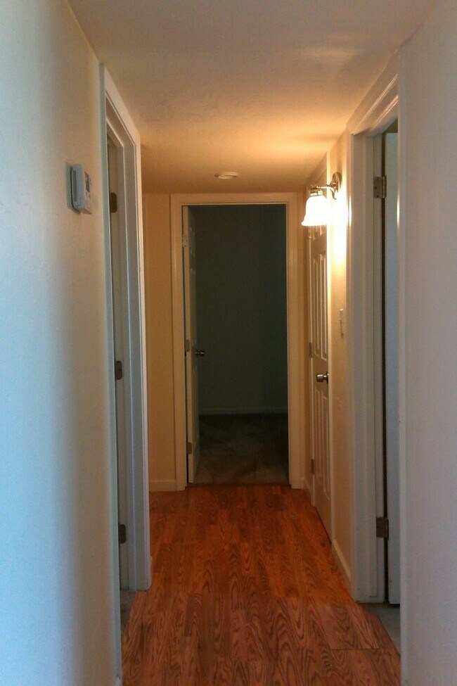 Building Photo - Lovely 3 Bedroom 1.5 Bath in Clovis
