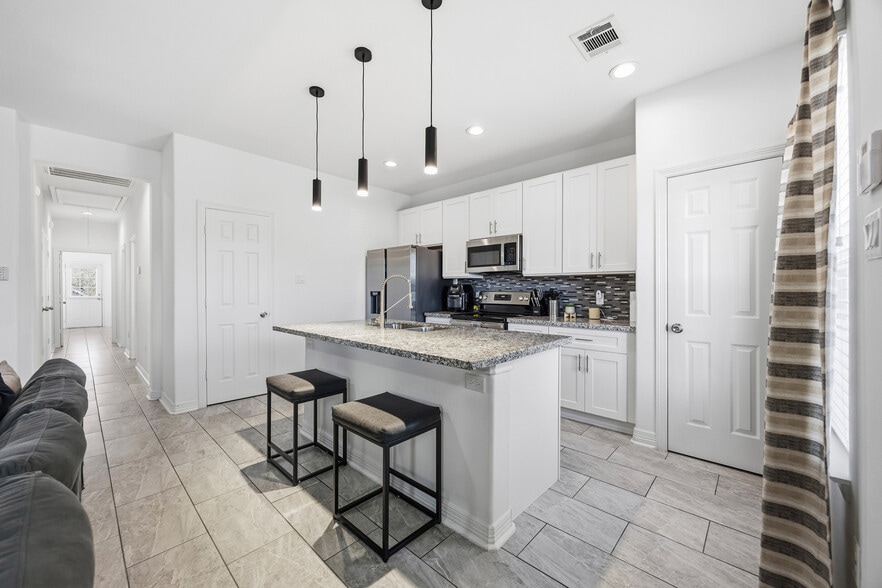 Building Photo - 3825 Easy St