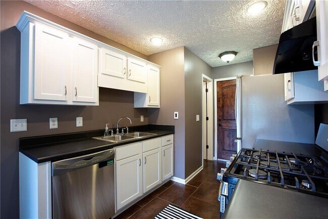 Building Photo - 312 Pieris Dr