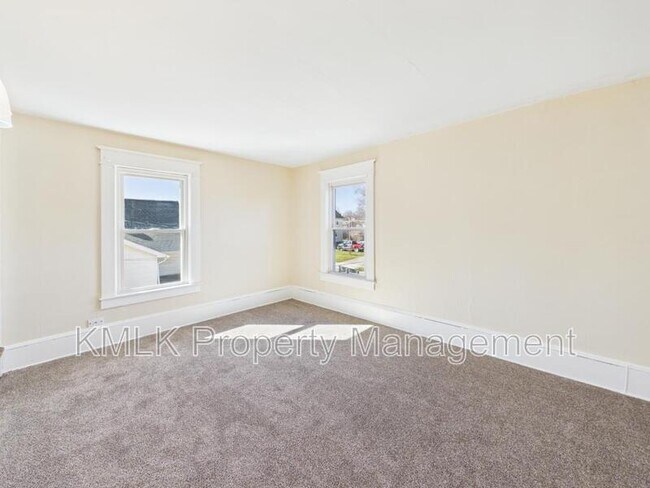 Building Photo - 446 7th St