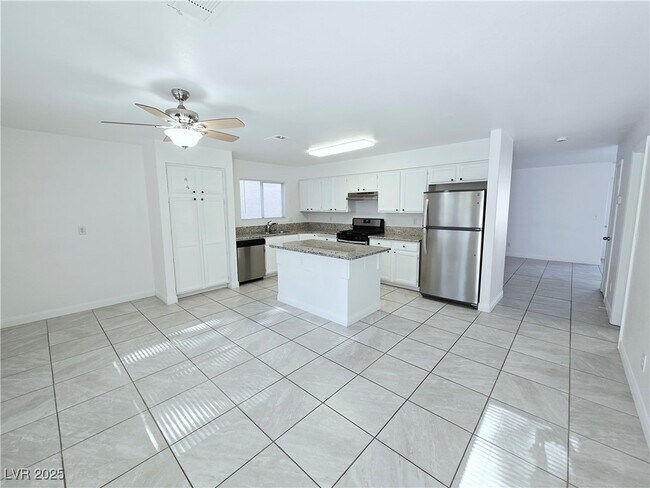 Building Photo - 9433 Valencia Canyon Dr