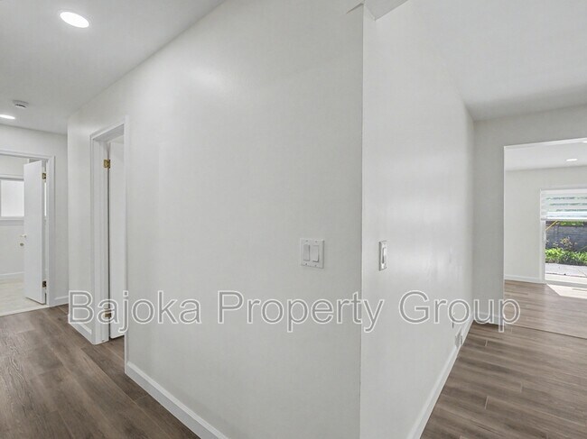 Building Photo - 43018 Burlington Dr