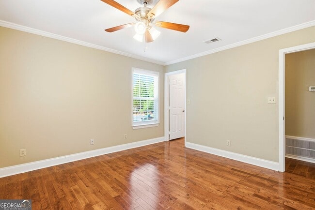 Building Photo - 728 Ridgefield Dr