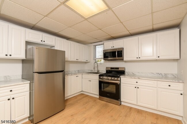 Building Photo - 114 E Main St