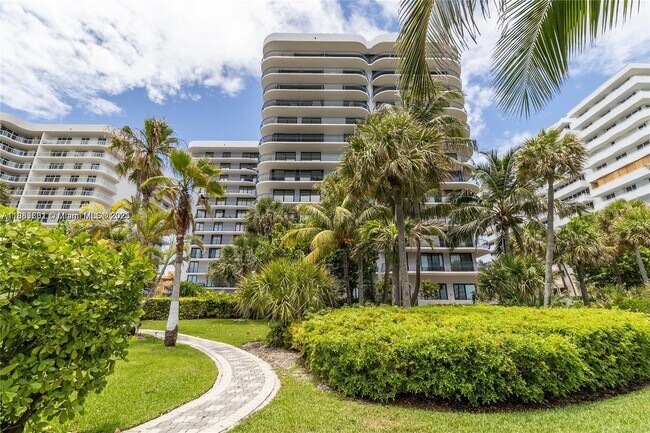 Building Photo - 8877 Collins Ave