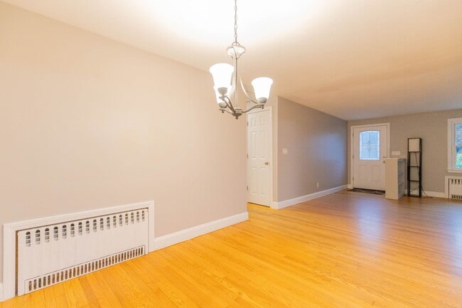 Building Photo - 3 Bedroom, 2 Bathroom home with Finished B...