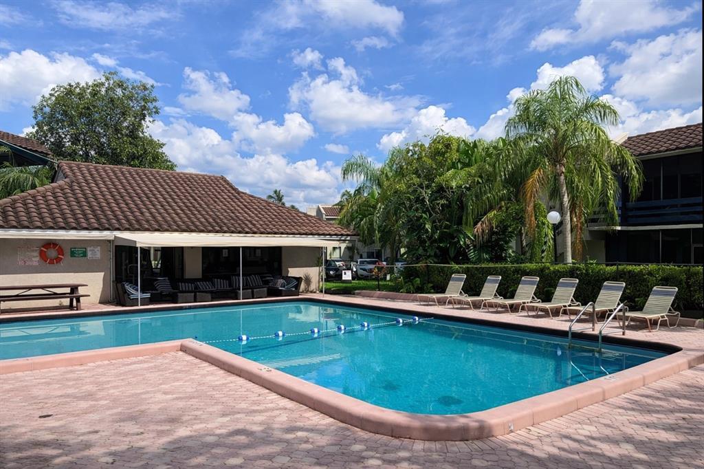 Building Photo - 5332 NE 6th Ave