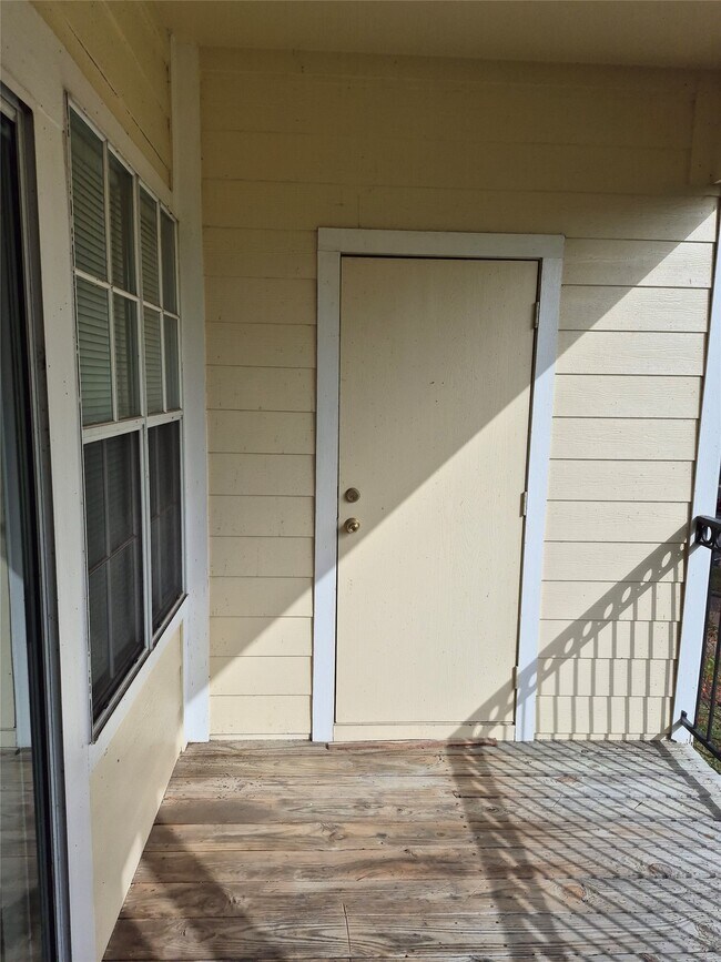 Building Photo - 12565 Melville Dr