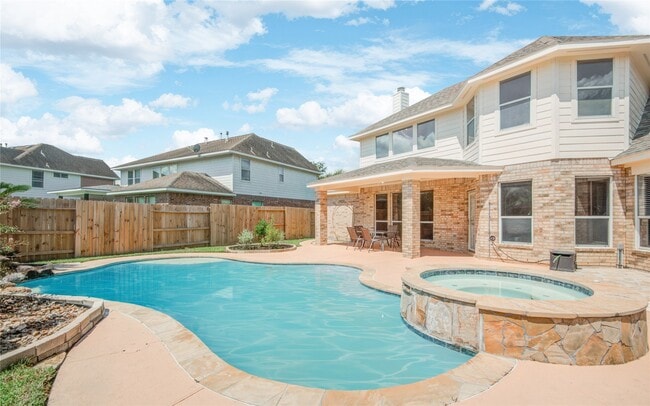 Building Photo - 14411 Chartley Falls Dr