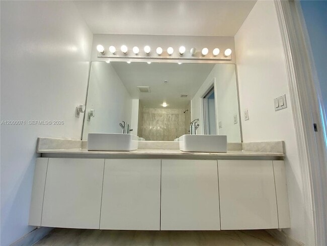 Building Photo - 601 NE 36th St