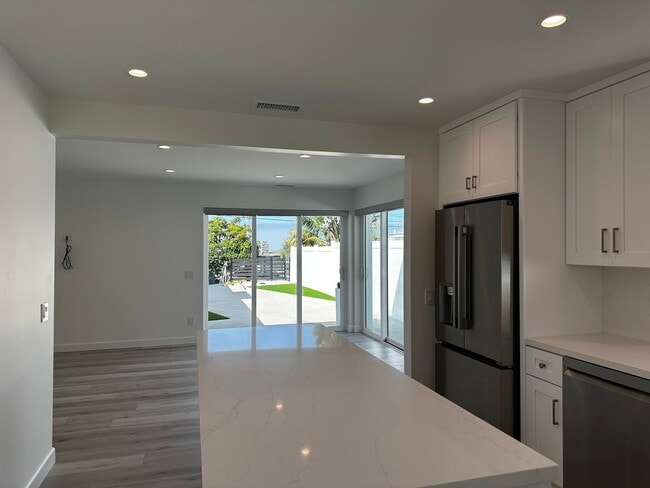 Building Photo - Live the Coastal Lifestyle in Cardiff