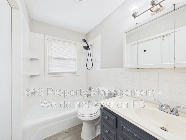 Building Photo - 817 N Choctaw Ave