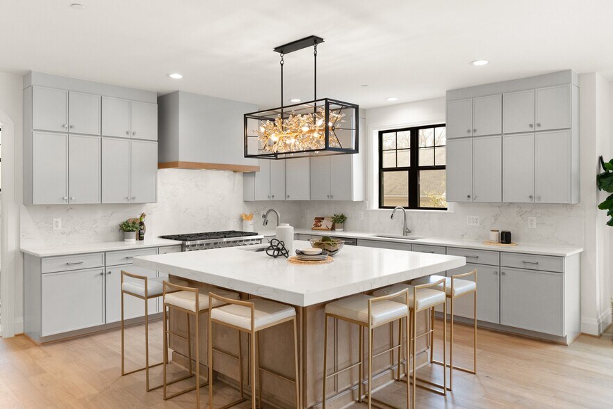 Building Photo - 8309 Loring Dr