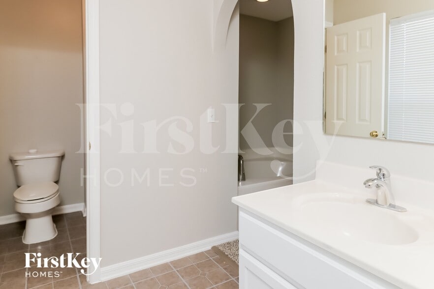 Building Photo - 2130 Aitkin Loop