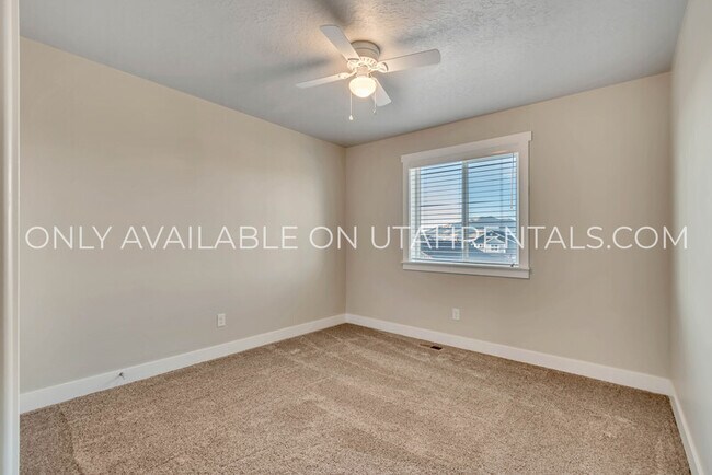 Building Photo - 62 860 N