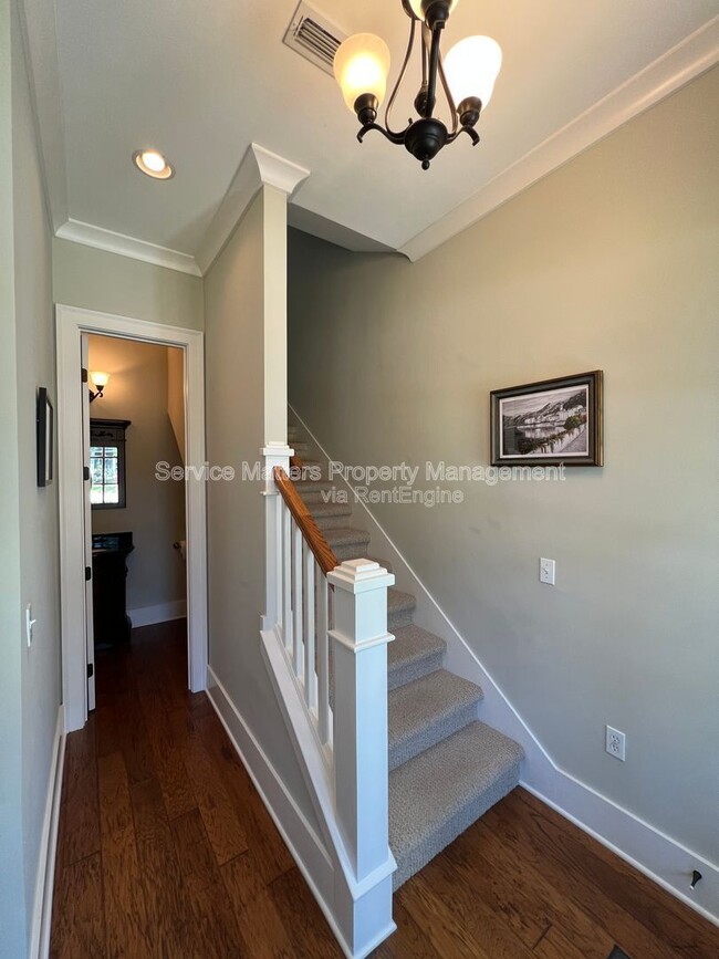 Building Photo - 1417 E Maxwell St