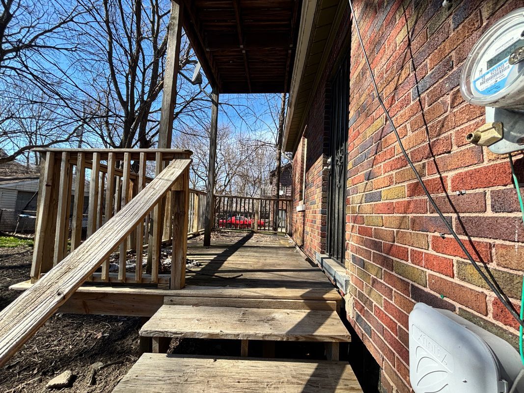 Building Photo - 5783 Yorkshire Rd