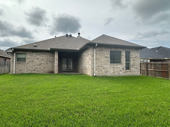 Building Photo - College Station -3 bedroom / 2 bath / 2 ca...