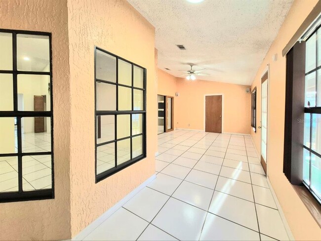 Building Photo - 3103 Cocos Rd