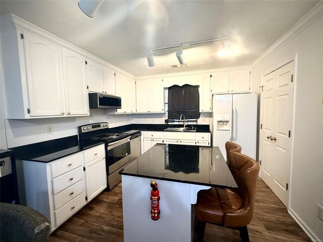 Building Photo - 8928 Asheville Dr