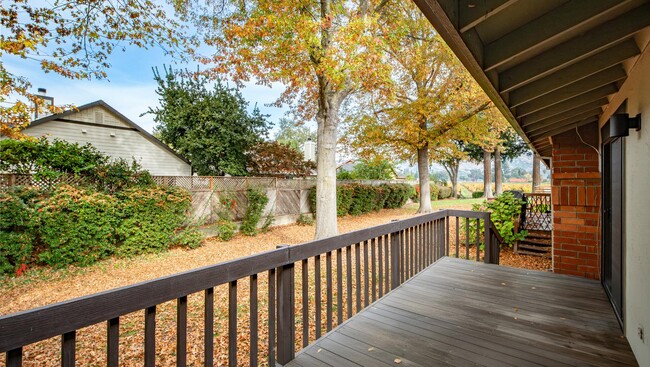 Building Photo - 156 Vineyard Cir