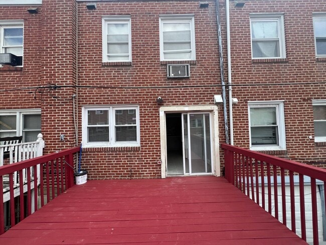 Building Photo - 7046 Souder St