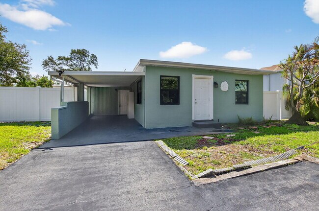 Building Photo - 3940 NW 5th Ave