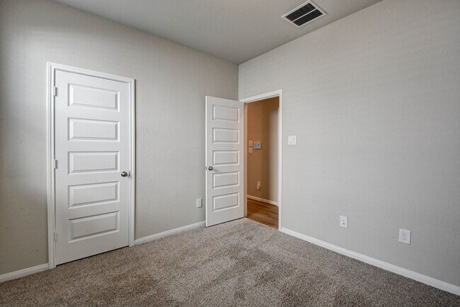 Building Photo - 18572 Meadow Point Ln