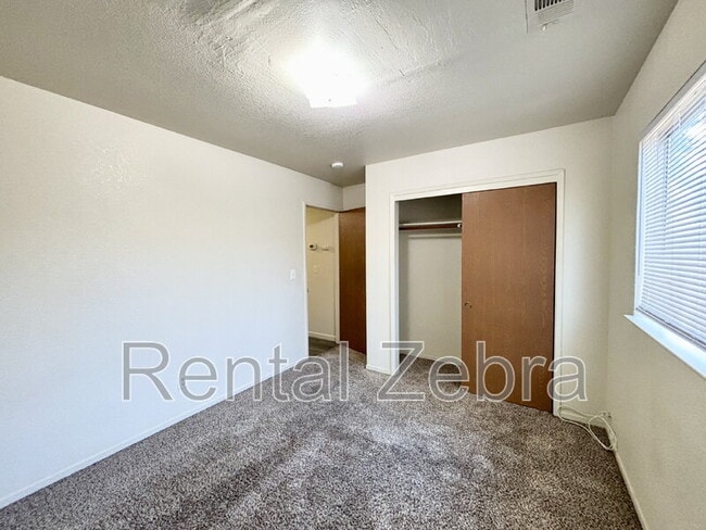 Building Photo - 34 Silverhorn Ct