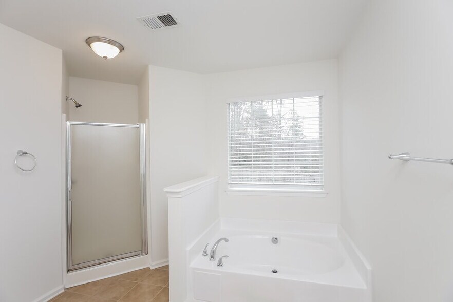 Building Photo - 4040 Brookfield Way