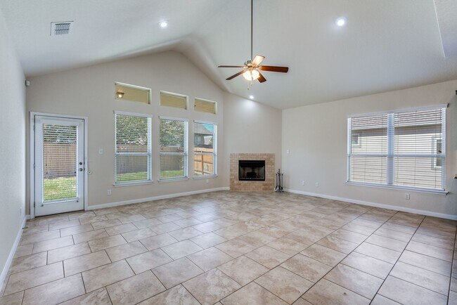 Building Photo - Nice 3-Bedroom 2-Bathroom Home in Highland...