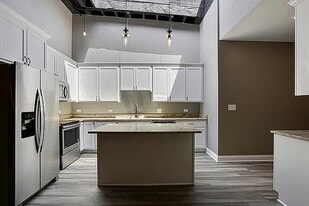 Building Photo - 1026 S State St