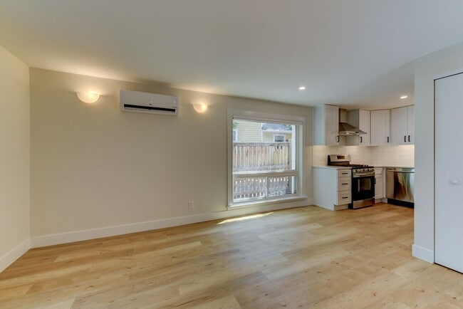 Building Photo - 616 Marine St