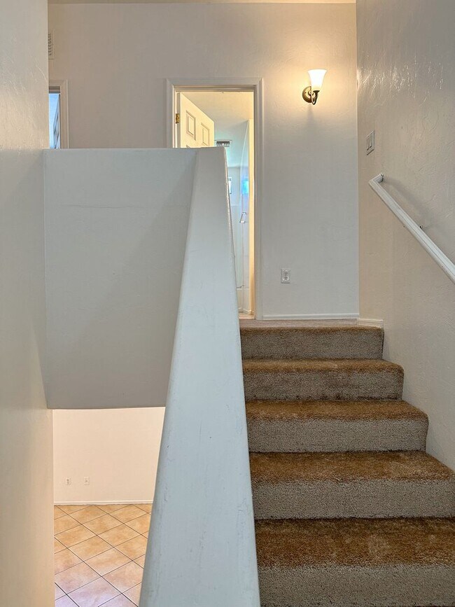 Building Photo - Large 4 bedroom home with Den - Corner lot...