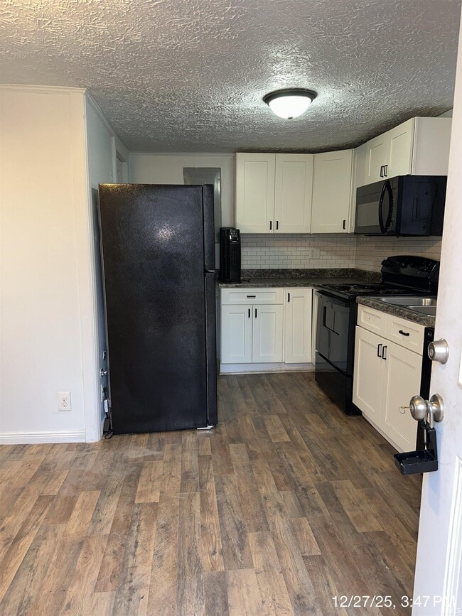 Building Photo - 1009 E Spraker St