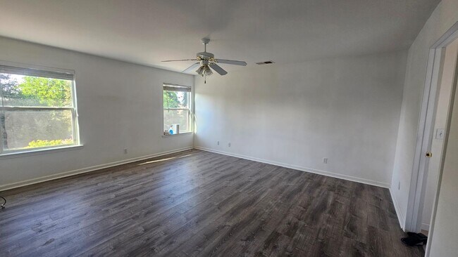 Building Photo - 580 W Sunset St